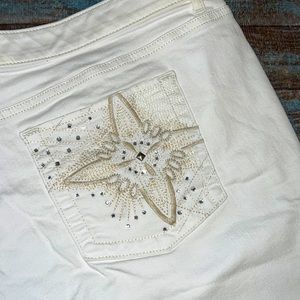 CLOSET CLEAR-OUT Apt 9 White Denim Shorts